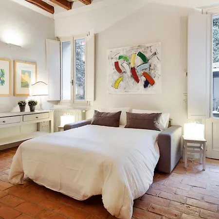 La Dimora Medievale Del Duca Φεράρα