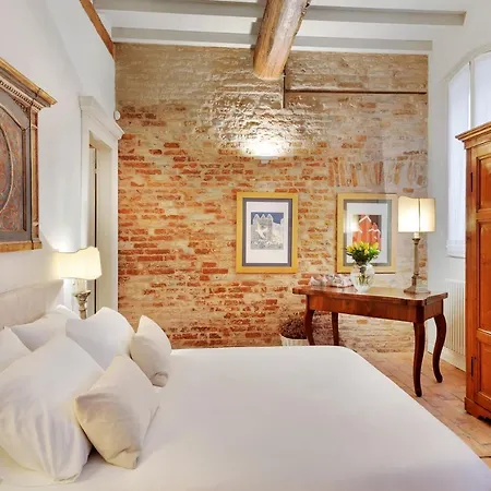 La Dimora Medievale Del Duca * Φεράρα